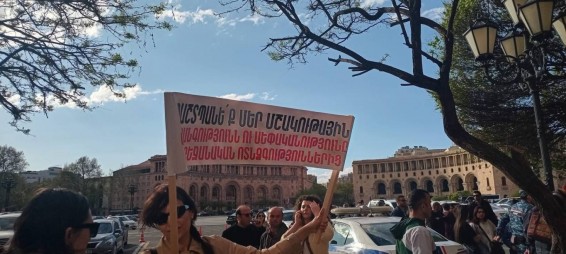 Արցախցիները փոխվարչապետի հետ հանդիպումից դժգոհ դուրս եկան, մշակում են բողոքի հետագա գործողությունները (Տեսանյութ)