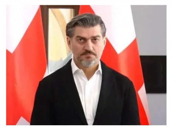 Президент Грузии в середине апреля посетит Азербайджан, а затем Армению