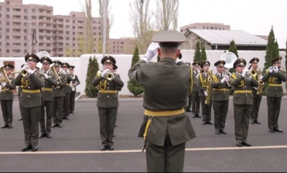 «Թող ձեր գեղեցկությունը խաղաղություն բերի աշխարհին». ԶՈւ նվագախումբը շնորհավորել է Ապրիլի 7-ը (Տեսանյութ)