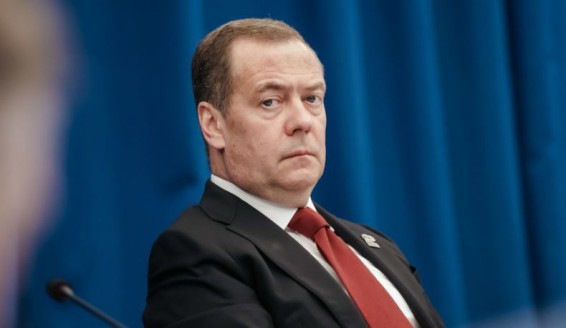 Медведев: шаги США в отношении России поставили мир под угрозу третьей мировой
