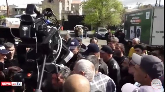 Жители села Касах продолжают протестовать