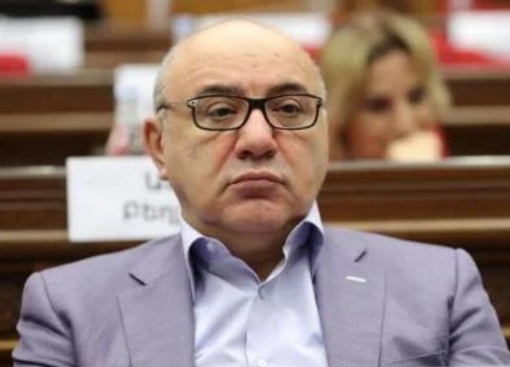 «Հրապարակ». Գուրգեն Արսենյանը «աչքից հեռու» հայավարի պատիվ է տվել դեսպաններին