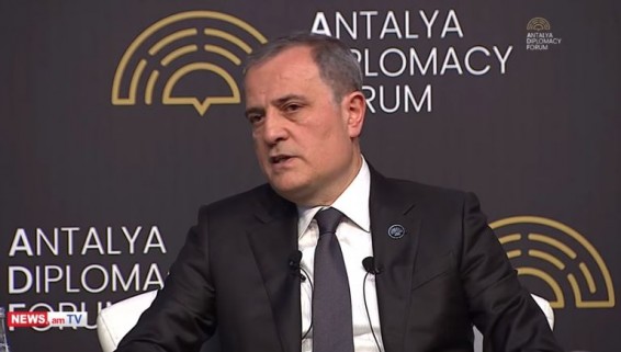 Глава МИД Азербайджана в присутствии Арарата Мирзояна повторил предусловия Баку