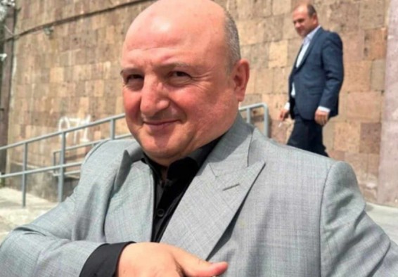 Ճիշտ բան եք արել, որ ինձ բերել ստեղ նստացրել եք, խաչն ու Ավետարանը վկա. Վարդան Ղուկասյանն ընտրվեց Գյումրիի քաղաքապետ (Տեսանյութ)