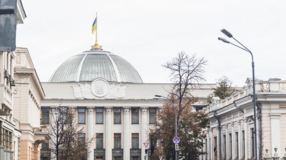 Рада проголосовала за продление военного положения на Украине