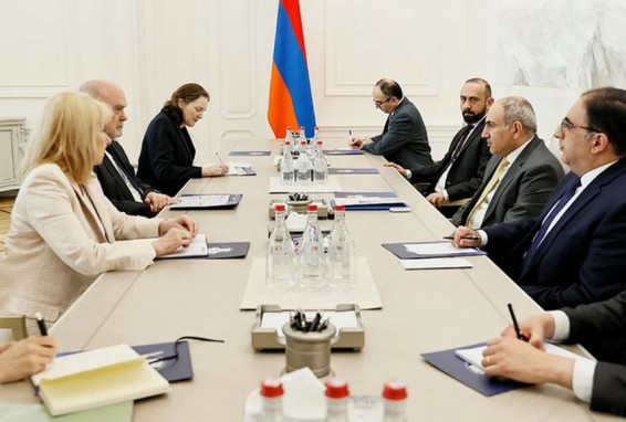 Пашинян заявил генсеку ОБСЕ о приоритетности мирной повестки в регионе