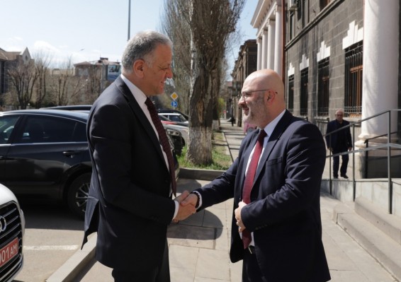 Շիրակի մարզպետն ընդունել է ՀՀ-ում ԵՄ դեսպան Վասիլիս Մարագոսին