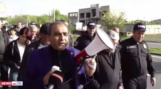 Жители Прошьяна и Касаха вновь вышли на протест и требуют встречи с губернатором