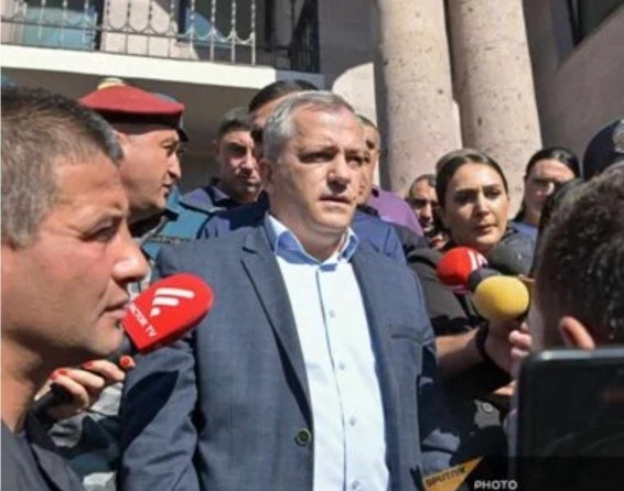 «Իրավունք». Շահրամանյանը STOP է տալիս արցախահայերին
