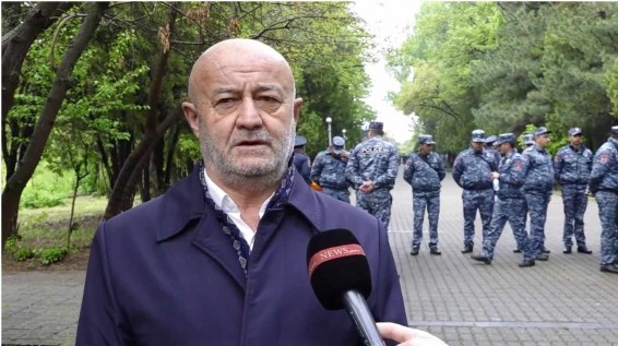 Իրական իշխանությունը ես ու պարոն Ասլանյանն ենք, մնացած մեր գործընկերները շեղվել են. Հովիկ Աղազարյան