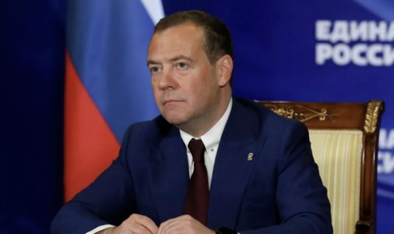 Медведев: Россия снова борется с нацизмом, который уже «в новой маске»