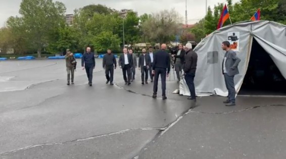 Протестующим арцахцам стоит принять предложение властей о рабочей группе - Шахраманян