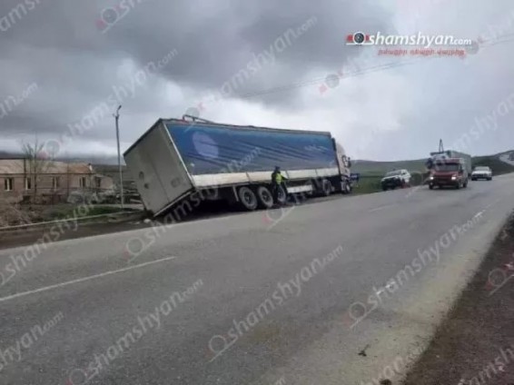 Արագածոտնում վրացական համարանիշներով բեռնատարը բախվել է գազատար խողովակներին