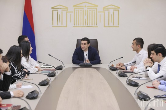 Լևոն Քոչարյանը հանդիպել է ուսանողների հետ