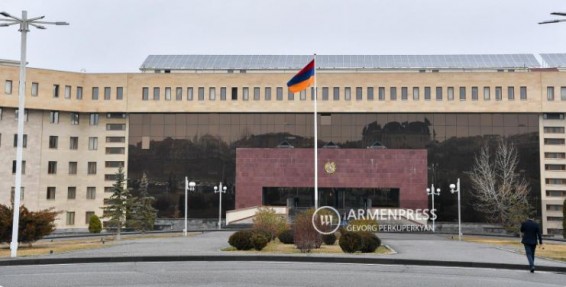 Министерство обороны Армении опровергло распространяемые слухи об автокатастрофе с участием министра обороны Сурена Папикяна