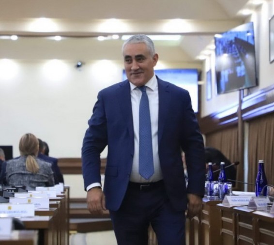 Նոր Նորք վարչական շրջանի ղեկավար Տիգրան Տեր-Մարգարյանն իրեն պահել է սովորական խուժանի պես, ու այսօրվա միջադեպի անքննարկելի հետևանքը պետք է լինի նրա պաշտոնանկությունը․ Սուրենյանց