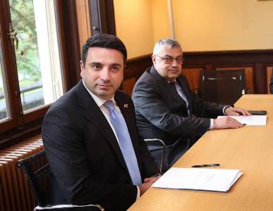 «Հրապարակ». ԱԺ-ում ծնունդ էին նշում ե՛ւ իշխանականները, ե՛ւ ընդդիմադիրները