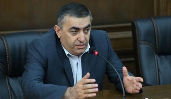 Լևոն Քոչարյանն իրեն շատ կոռեկտ է պահել. կարելի՞ է ամբողջ ԱԺ-ով հայհոյել մարդու տոհմը. Ռուստամյան