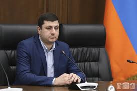 Գնում են զորակոչի համակարգը փլելու և դրա փոխարեն խիստ վտանգավոր մոդել ներդնելու ճանապարհով. Տիգրան Աբրահամյան