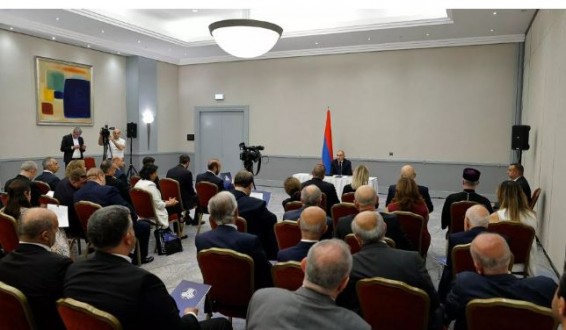 Представители Армянского патриаршества не пришли на встречу с Пашиняном в Стамбуле