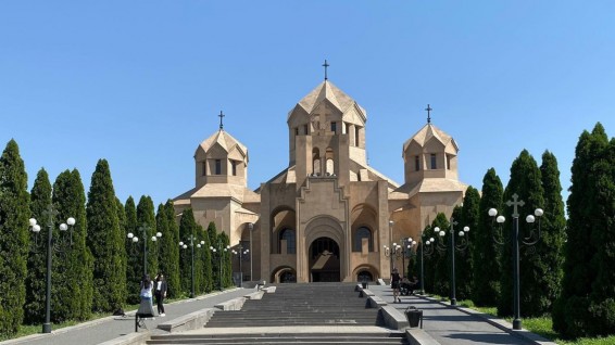 Հորդորում ենք գնալ Մայր Աթոռ Սուրբ Էջմիածին և նեցուկ լինել Մայր Եկեղեցուն. Երևանի Սբ. Գրիգոր Լուսավորիչ Մայր Եկեղեցի