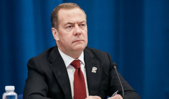 Медведев: страны Балтии усиливают военную активность вблизи территории России