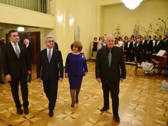 Photo. Նախագահը այսօր մասնակցել է Հակոբ Պարոնյանի անվան երաժշտական կոմեդիայի պետական թատրոնի 75-ամյակին նվիրված հանդիսավոր երեկոյին