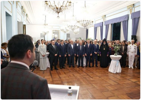 В Тегеране, в дворцовом комплексе “Ниаваран” посольством Республики Армения был дан прием в честь Дня независимости Армении