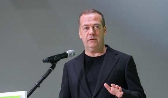 Медведев: Россия вынуждена оценить целесообразность проведения ядерных испытаний