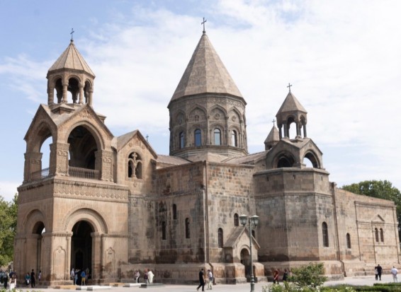 Մայր Աթոռը զգաստության կոչ է ուղղում վտանգաշատ հավաքի նախաձեռնությունը ստանձնած Սրբազան Հայրերին
