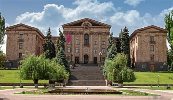 Ուղիղ. Երևանում մեկնարկել է Հայաստանի խորհրդարանի հեռացող կազմի վերջին նստաշրջանը
