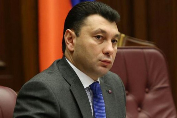 Пашинян, если Арцах не был нашим, то почему ты принес в жертву 5000 светлых жизней, почему ты отправил своего сына служить в Арцах? — Шармазанов