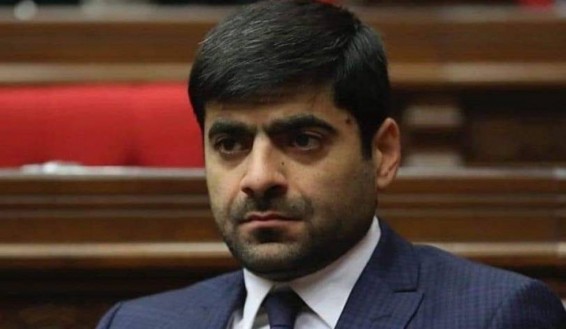 Ողբերգական վթարի հետևանքով մահացած պատգամավոր Մհեր Սահակյանի որդու կյանքը փրկել են. նա նույնպես վթարի էր ենթարկվել՝ երեկ
