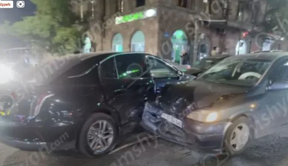 Սեբաստիա-Տիչինա փողոցների խաչմերուկում բախվել են «Hongqi»-ն ու «Opel»-ը. 4 վիրավորների մեջ կան անչափահասներ