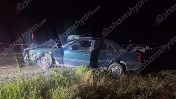 Բախվել են բեռնատարը և «Mercedes»-ը․ զոհ կա, 5 վիրավորներից 3-ը անչափահաս են