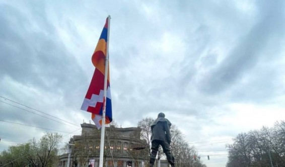 Ֆրանսիայի հրապարակից հեռացրել են Արցախի դրոշը. ահազանգ