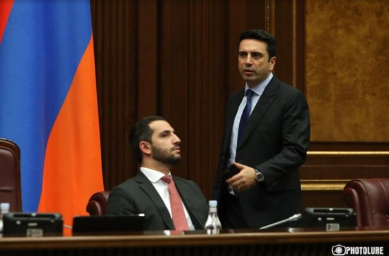 Համոզված եմ, որ նա պատվով կշարունակի մեր միասին սկսած գործը. Ալեն Սիմոնյանը շնորհավորել է Ռուբեն Ռուբինյանին