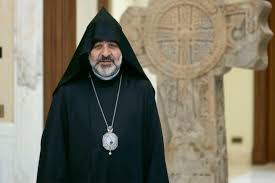 Աստված չի խոստացել, որ մարդը երբեք չի տառապելու, նա խոստացել է, որ երբեք մենակ չի թողնելու տառապող մարդուն. Իսահակ Սրբազան