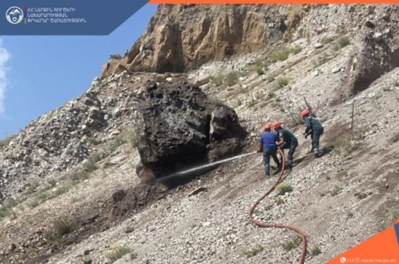 Փրկարարները հարկադիր քարաթափման միջոցով հեռացրել են քարը՝ ապահովելով անվտանգ երթևեկություն