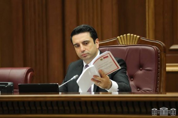Ալեն Սիմոնյանն արձակուրդ է գնում