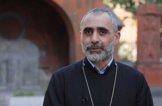 Հոգևորականին ավազանի անունով դիմելը պարզապես անքաղաքավարություն չէ, այլ՝ գործի դրվող գռեհկություն. Տեր Եսայի