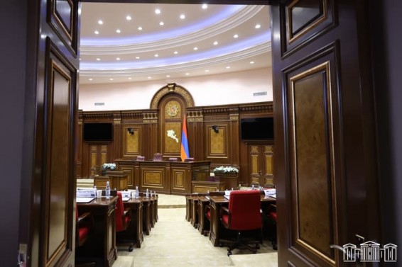 Հայաստանի նորընտիր խորհրդարանը շարունակում է աշխատանքը