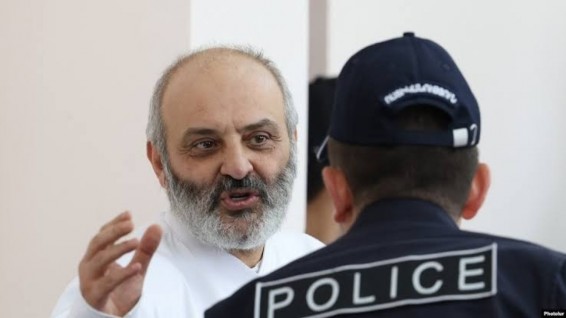 Բագրատ Սրբազանին դատարան չեն ներկայացրել․ նիստը հետաձգվեց