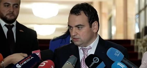Փաշինյանը բացեց խաղաքարտերը. Վեհափառի հետ կապված ուղիղ ասաց, որ խնդիրն Արցախի անունը շոշափելն է. Կարապետյան