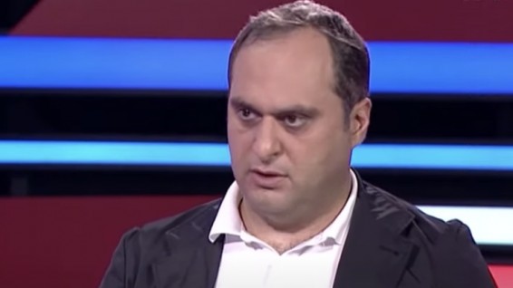 ՔՊ-ական Արփինե Դավոյանը բացահայտ ստում է․ տունը, որտեղ ապրում է Արամայիս Թախմազյանը, պատկանում է Եկեղեցուն, ոչ թե Կաթողիկոսին․ փաստաբան