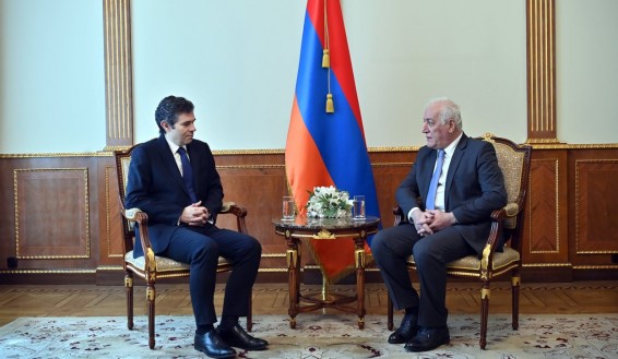 Խաչատուրյանն ընդունել է Հայաստանում իր դիվանագիտական առաքելությունն ավարտող Հունաստանի դեսպանին