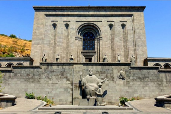 Մեր ձեռագրերում ազատ էջեր չկան. Մատենադարանի տնօրենը՝ Հիքմեթ Հաջիևին