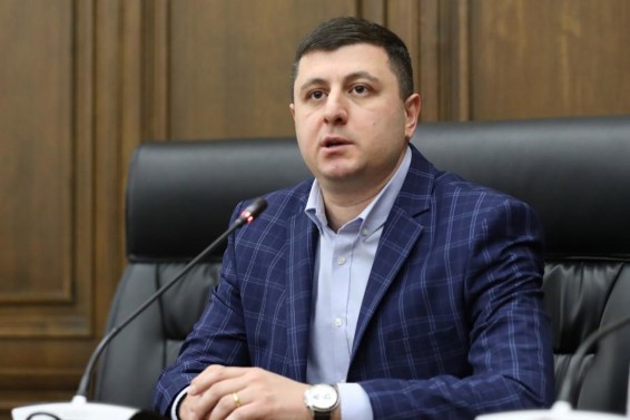 «Ո՞ր հայրենիքի». Տիգրան Աբրահամյանը՝ Արմեն Գրիգորյանին մեդալով պարգևատրելու մասին