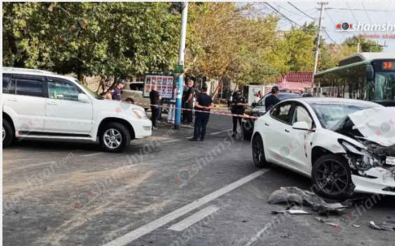 Խոշոր ավտովթար՝ Երևանում, տուժած երեխային հիվանդանոց են տեղափոխել