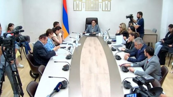 Ընտանեկան բռնnւթյnւնը կանխարգելելու մասին նախագծի քննարկումը հեղինակների առաջարկով 2 ամսով հետաձգվեց